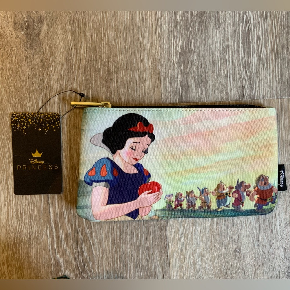 NEW Disney Employee Center Exclusive (ECE) Loungefly Snow White pencil Case NWT
